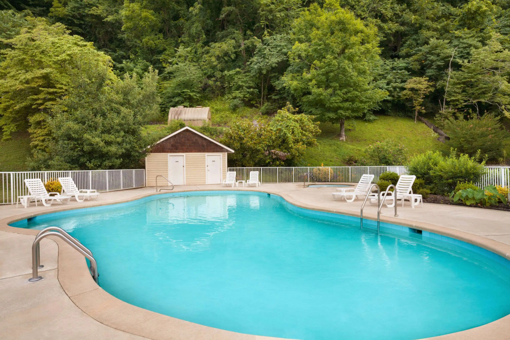 Super 8 by Wyndham Cherokee