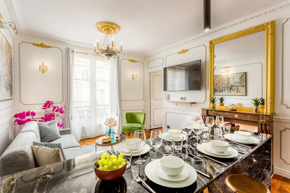 Luxury 2 bedroom 2.5 bathroom Louvre