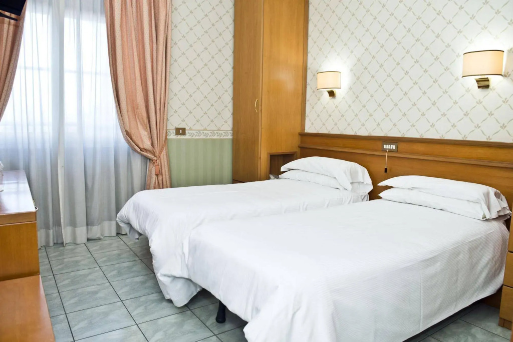 Adoro Hotel