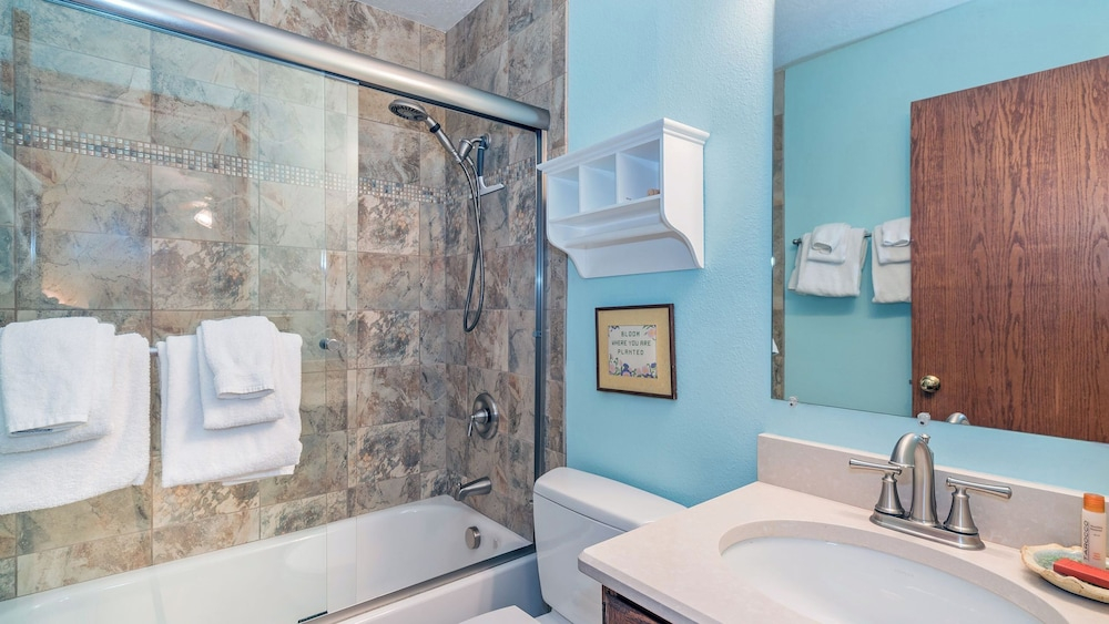 Ghostriders 5 by Avantstay 2 Bedroom Condo Near Main Street, Hiking & Skiing STR Permit #3571