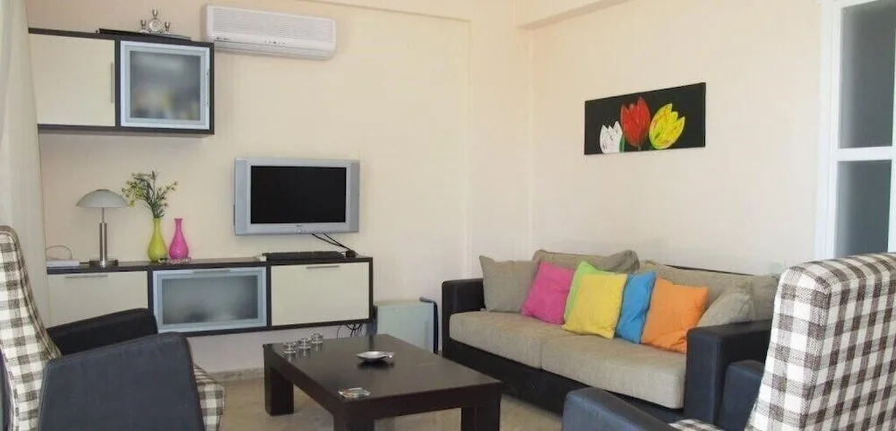 Villa RN4D by JoyLettings