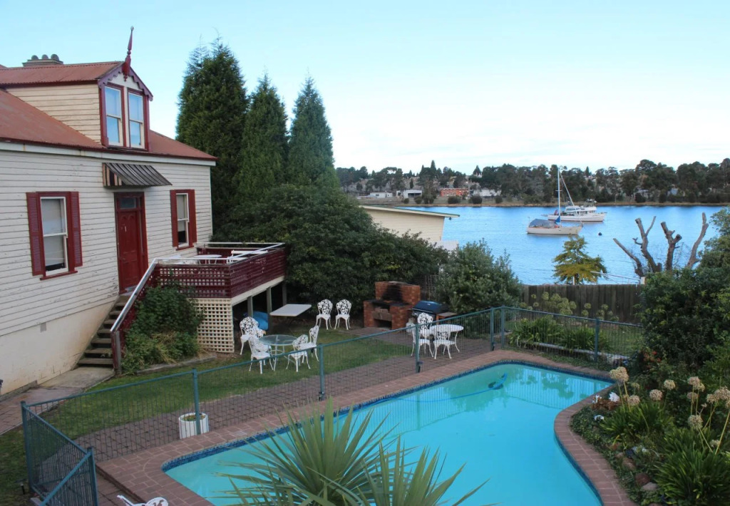 Waterfront Lodge Motel