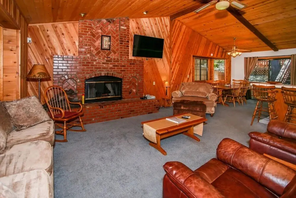 1867- Diamond Houzz 3 Bedroom Home by Redawning