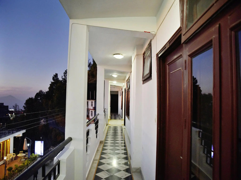 OYO 10432 Hotel Swaran Palace