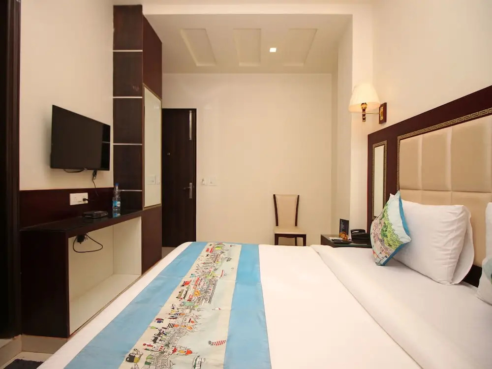 OYO Flagship 737 Paschim Vihar