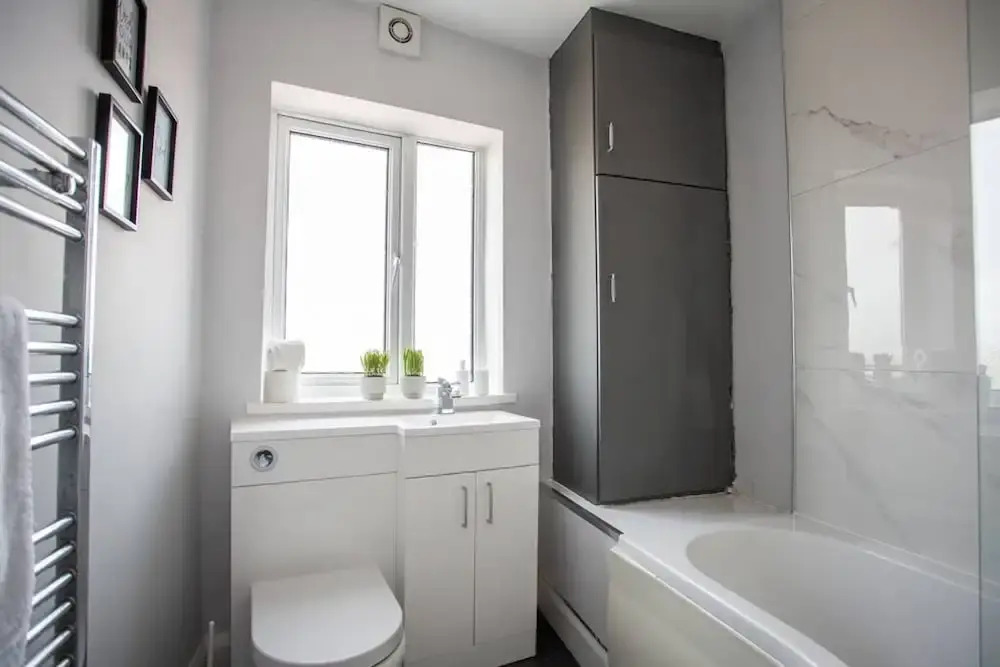 Large 3 Bed Apartment-sea Road