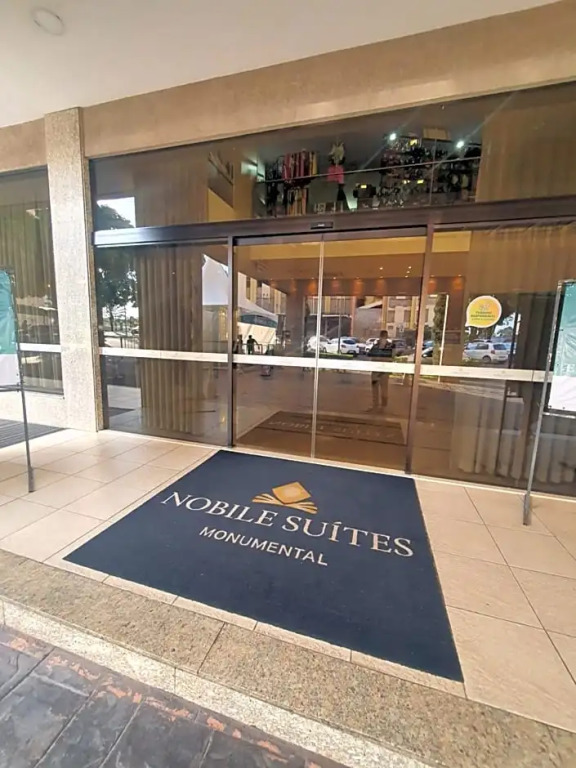 FLAT NO NOBILE SUÍTES MONUMENTAL COM ESTACIONAMENTO GRÁTIS, AO LADO DA ESPLANADA DOS MINISTÉRIOS E DO ESTÁDIO MANÉ GARRINCHA, WI-FI, PISCINA, ACADEMIA, SAUNA, RECEPÇÃO 24HS By REI DOS FLATS