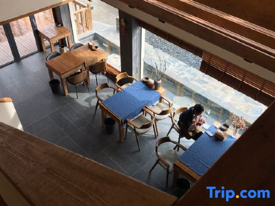 High-end private soup villa with starry sky and 24-hour free oxygen inhalation and floor heating