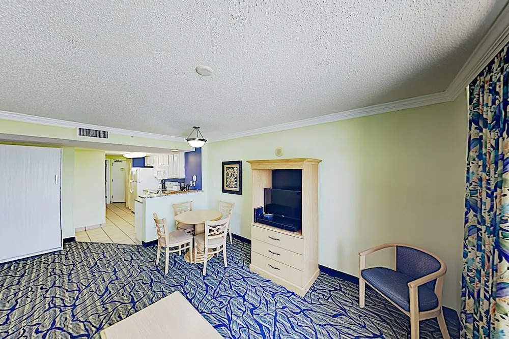 New Listing! Oceanfront W/ Balcony & Pools 1 Bedroom Condo