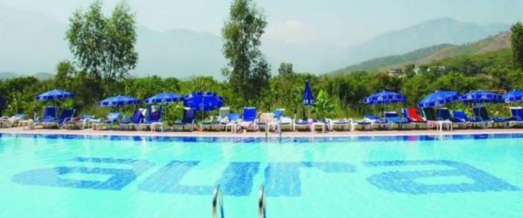 Aura Resort