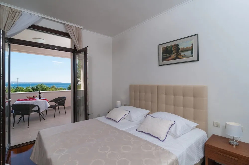 Luxury Rooms Near the Beach