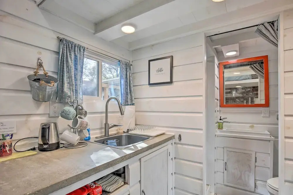 Unique Stay: 'tiny Everest' San Antonio Home!