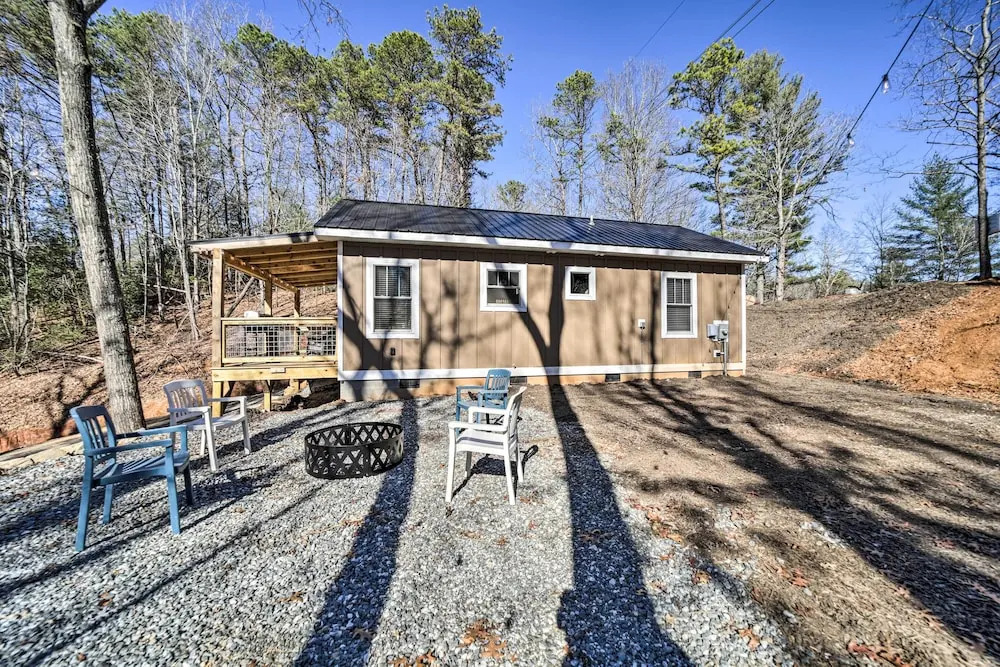 Modern Cabin w/ Fire Pit u003c 3 Mi to Trails