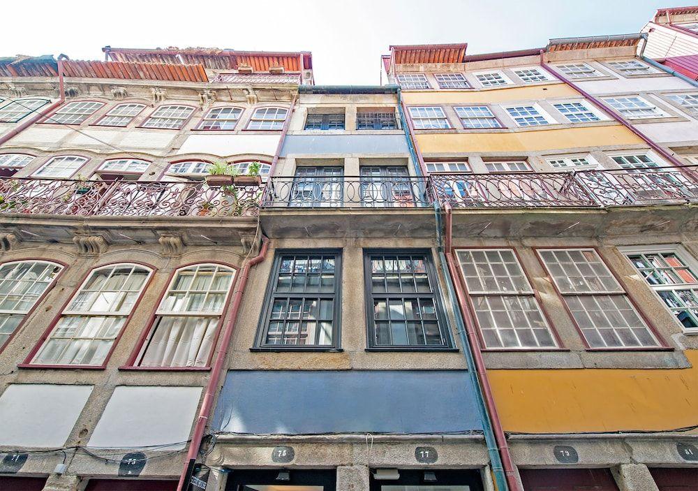 Oporto Street Fonte Taurina - Riverfront Suites