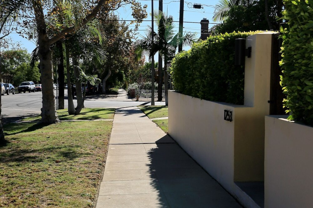 Wilshire Vista One Bedroom Vacation House - RUD 82201