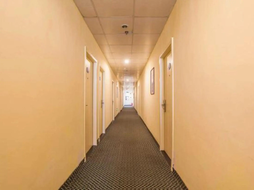 Pebble Motel (Kunshan Golden Eagle International Qianjin Middle Road)