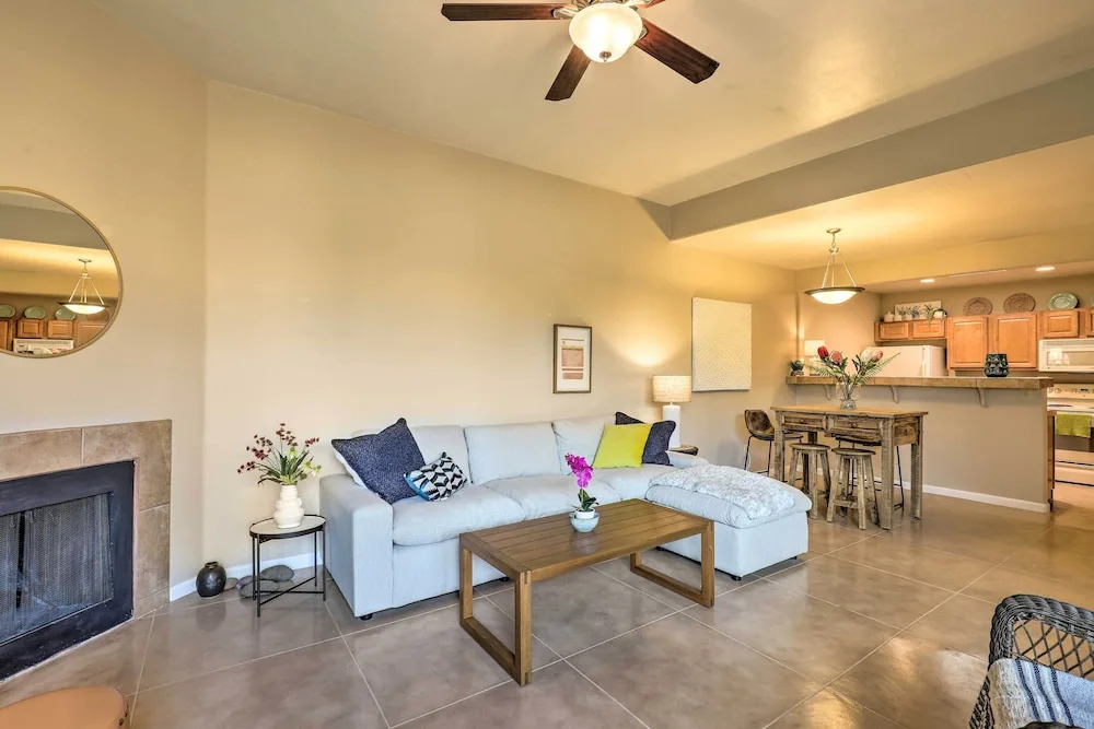 Tucson Townhome: 11 Mi to Dtwn - Long-term Stays!