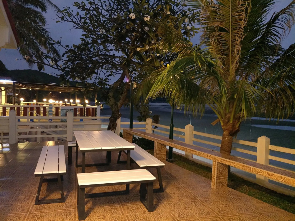 New Travel Beach Hotel & Resort