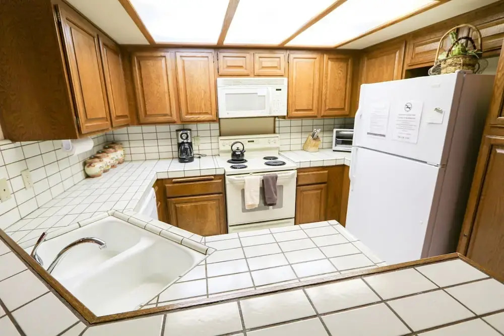 Sierra Megeve 8 Cozy Yet Spacious Condo, Just A Short Walk To Canyon Lodge by RedAwning