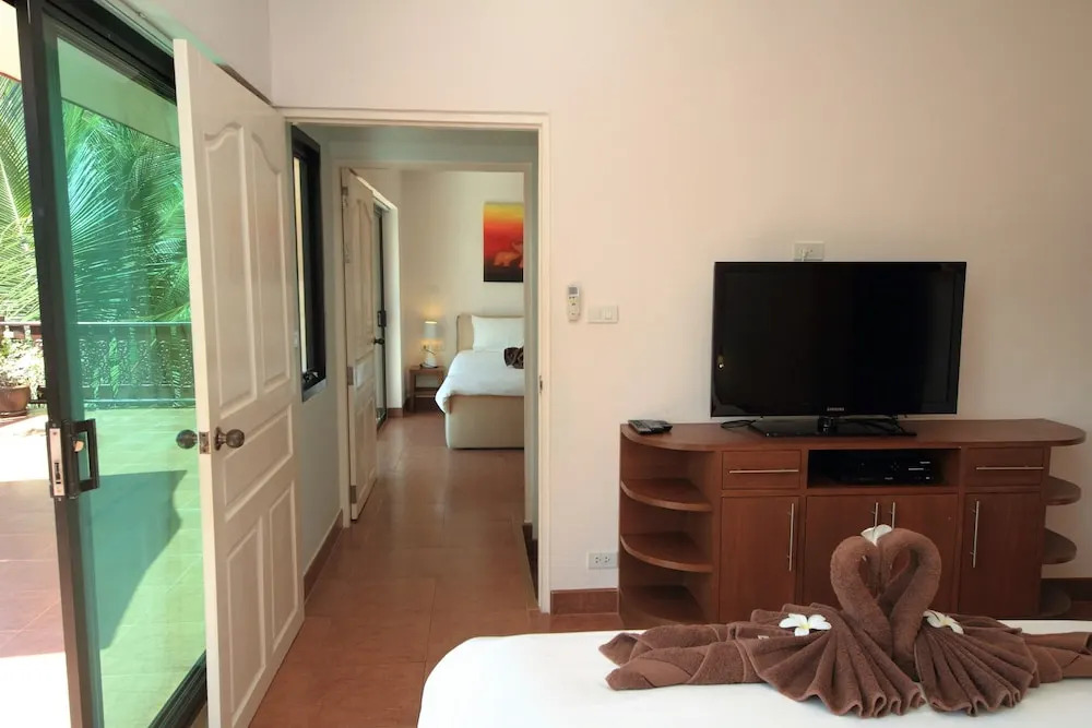 Beachfront Resort 2-bedroom Villa Palm Only 40 Meters to Beach