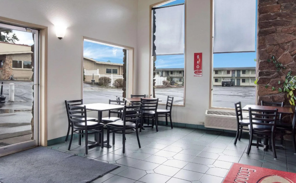 Bend Inn & Suites