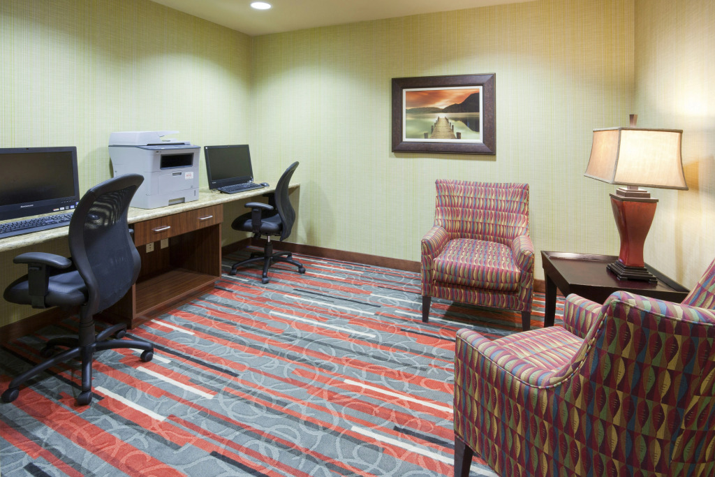 Holiday Inn Express & Suites Bloomington West by IHG