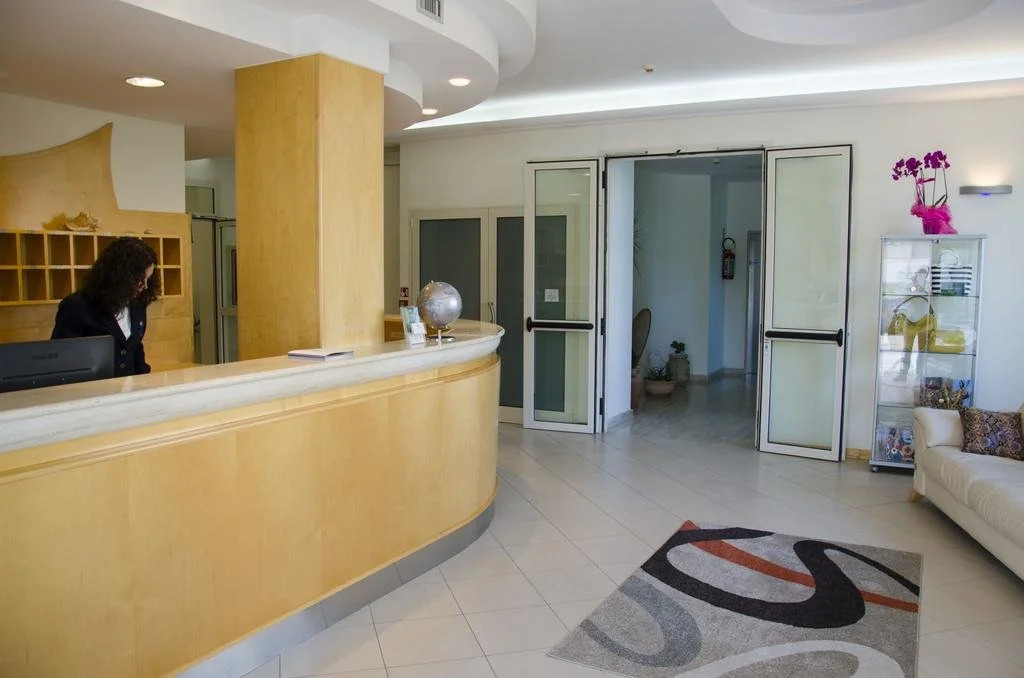 Almaluna Hotel  Resort
