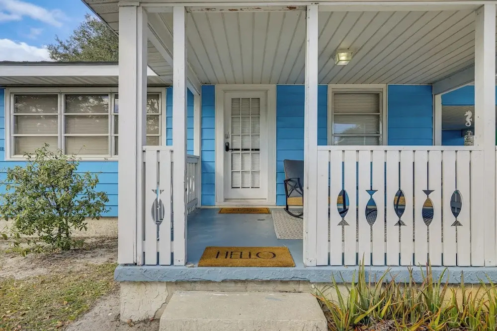Walk to Shops & Dining: Downtown Stuart Home