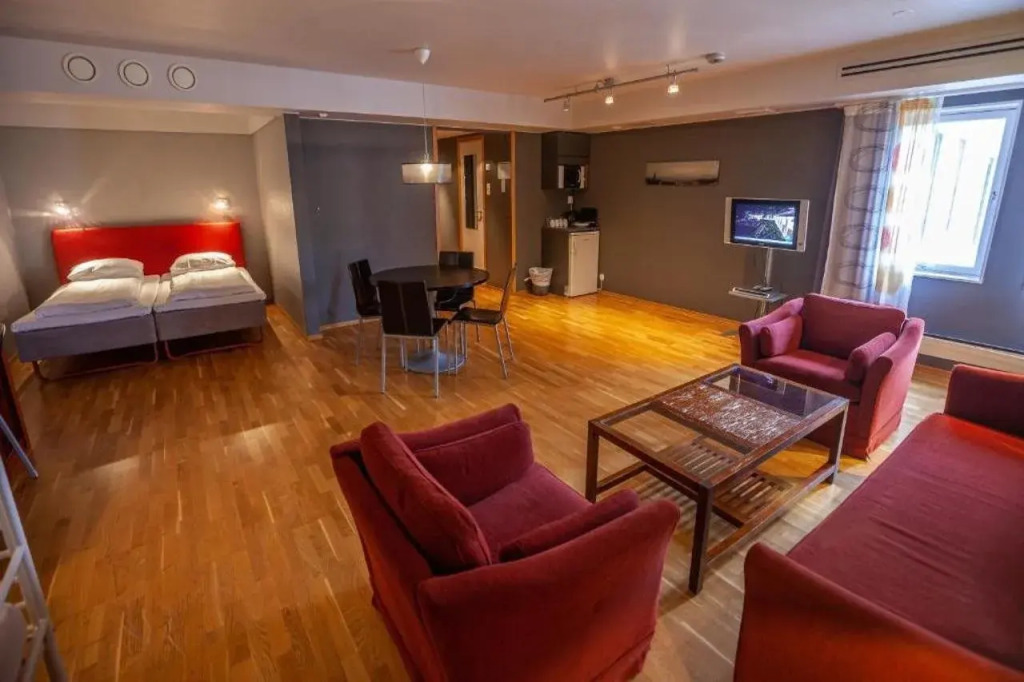 F2 Hotel