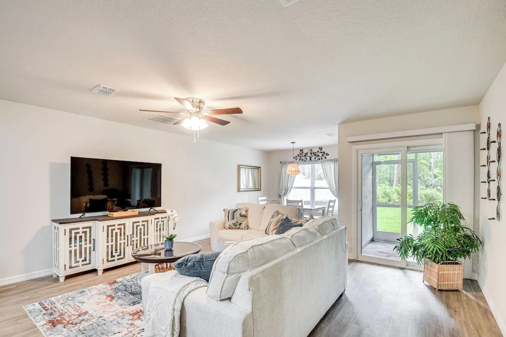 Palm Coast Duplex w/ Screened Patio, Near Beaches!