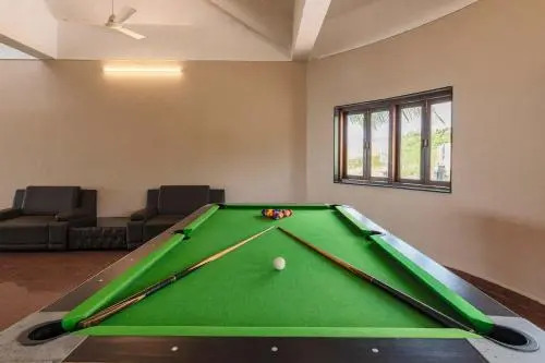 Villa Dazzle by StayVista - Unwind in a Mountain-City View Villa with a Terrace Pool