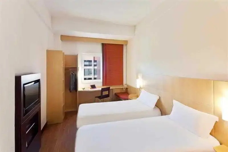 Ibis Ningbo Qianhu