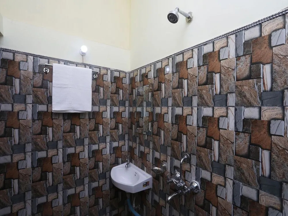 OYO 24928 P I Guest House