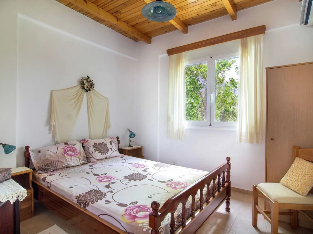 Villa in Lefkogia Crete With Swimming Pool