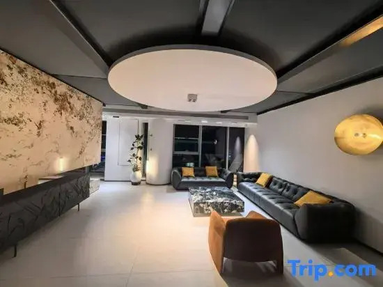 YHotel Leno