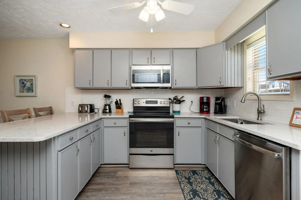 Pelican Palace by Oak Island Accommodations