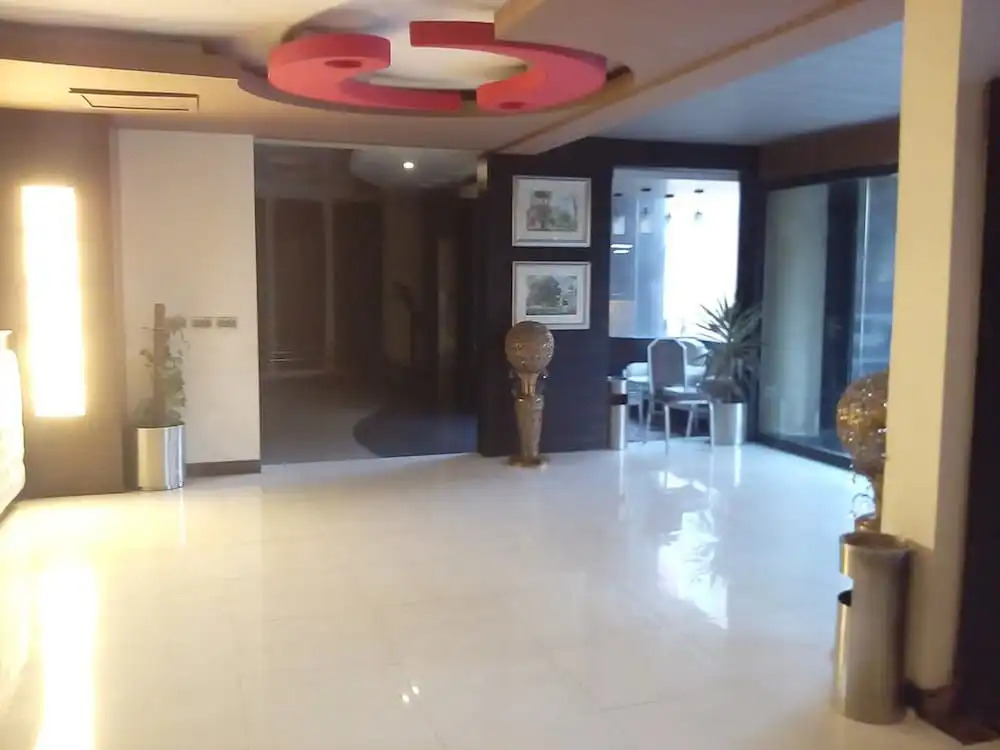 Hotel Leader's Inn