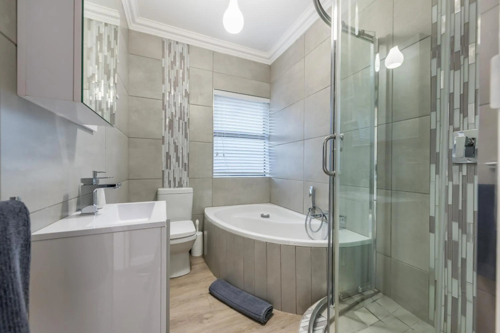 Beacon Wharf , George Hay 5 Seafront Accommodation