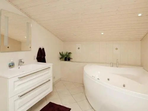 Four-Bedroom Holiday home in Nørre Nebel 10
