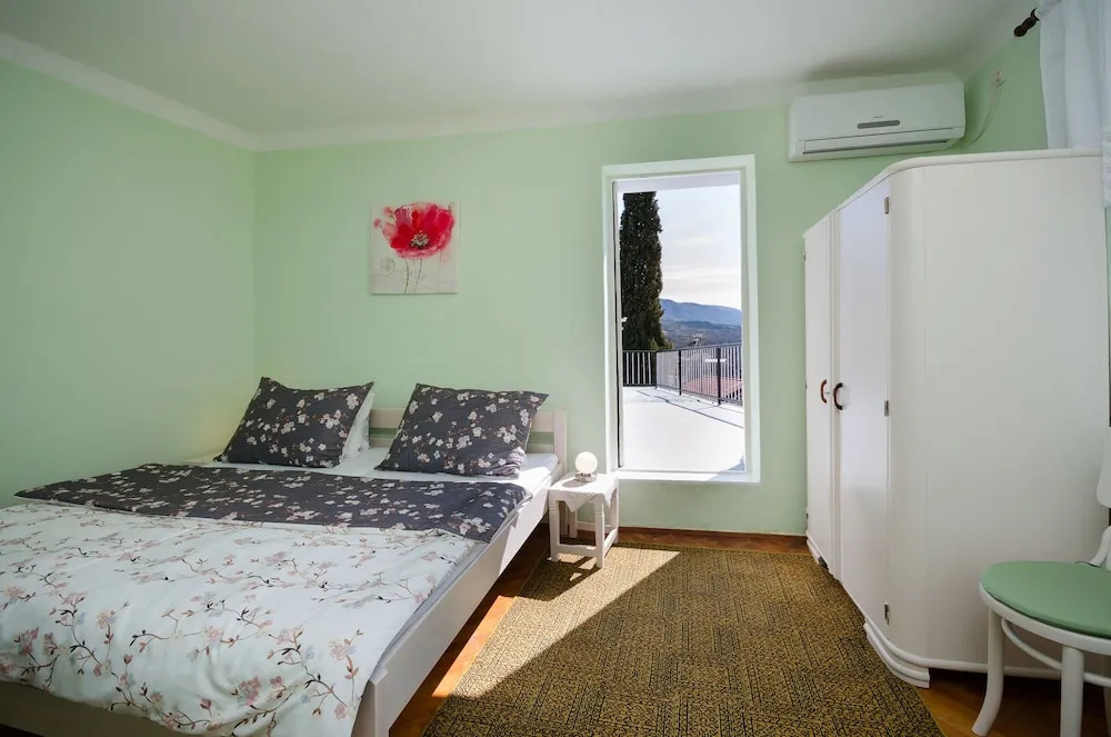 House Božica with sauna & heated pool