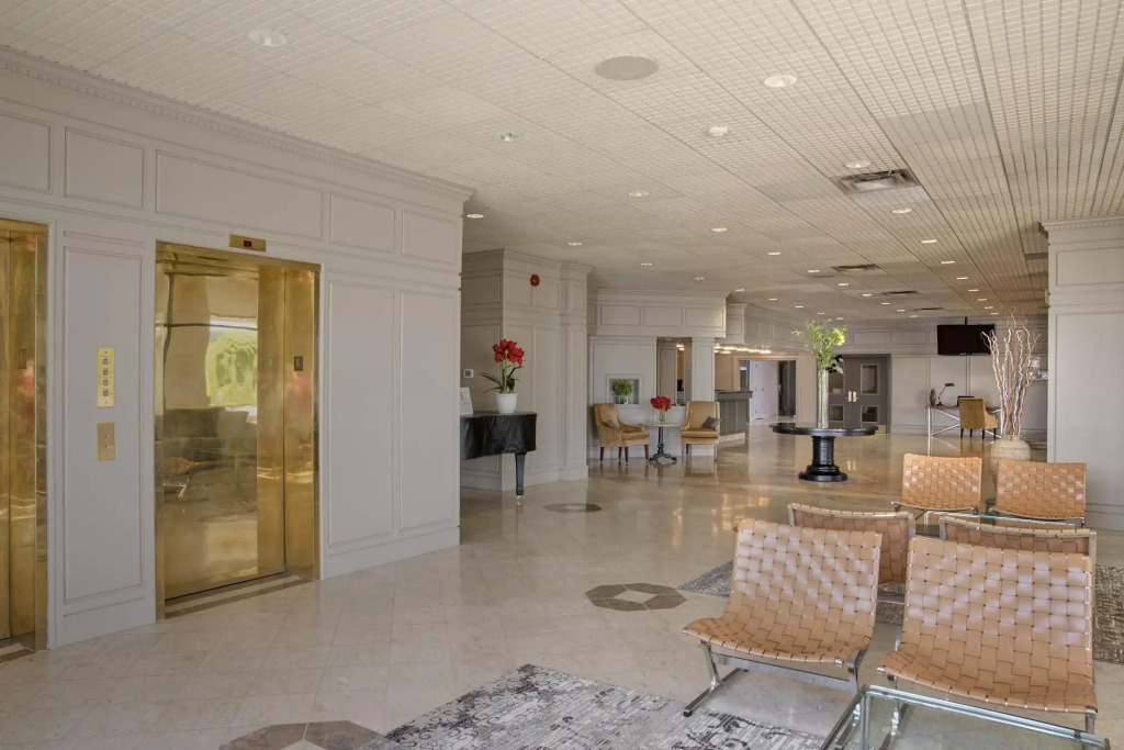 Waterloo Inn Conference Hotel