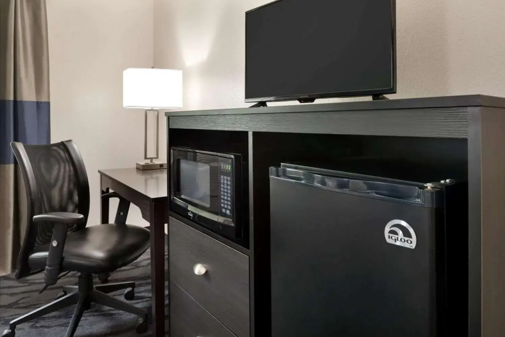 Days Inn by Wyndham Toledo Airport