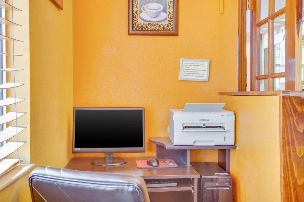 Econo Lodge Inn & Suites Albuquerque East I-40 Eubank Exit