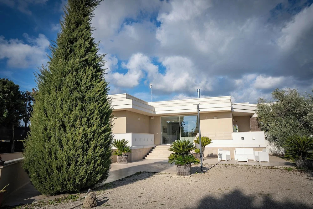Villa Torricella Pool and Sunny Garden - Happy Rentals