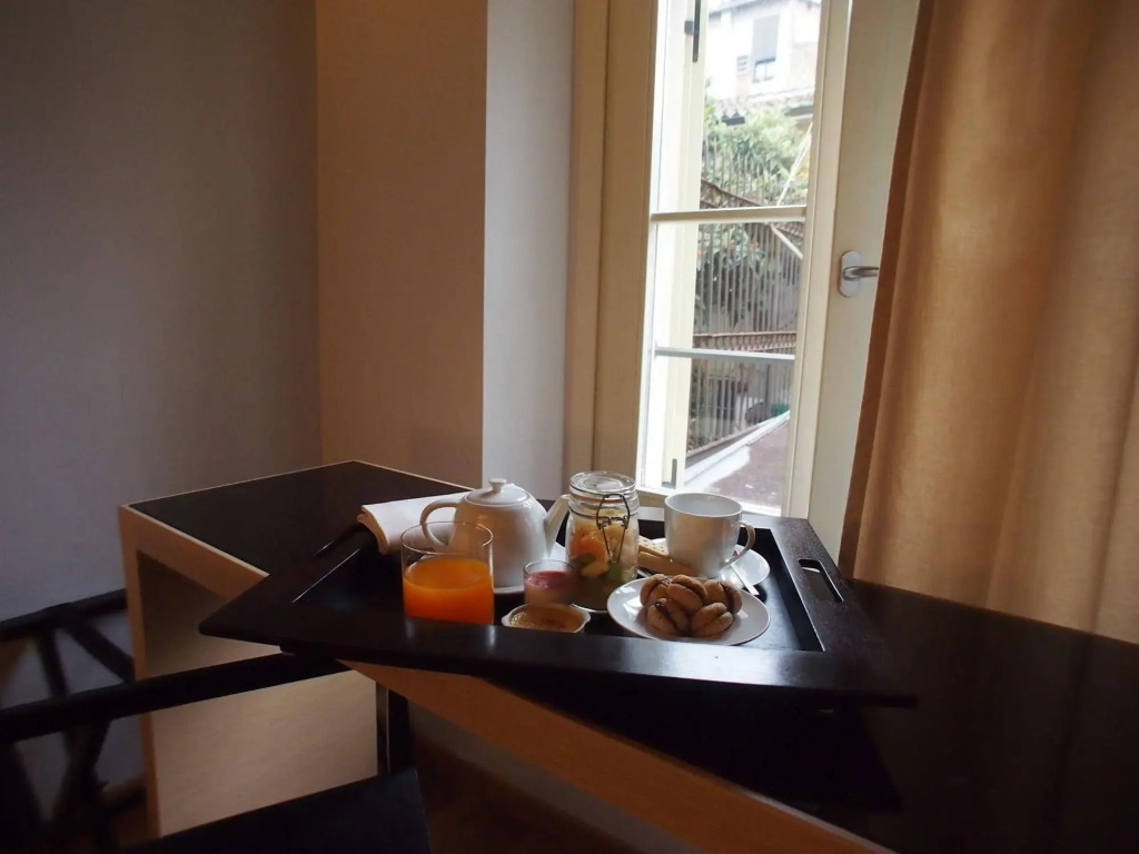 Parizzi Suites&Studio Restaurant