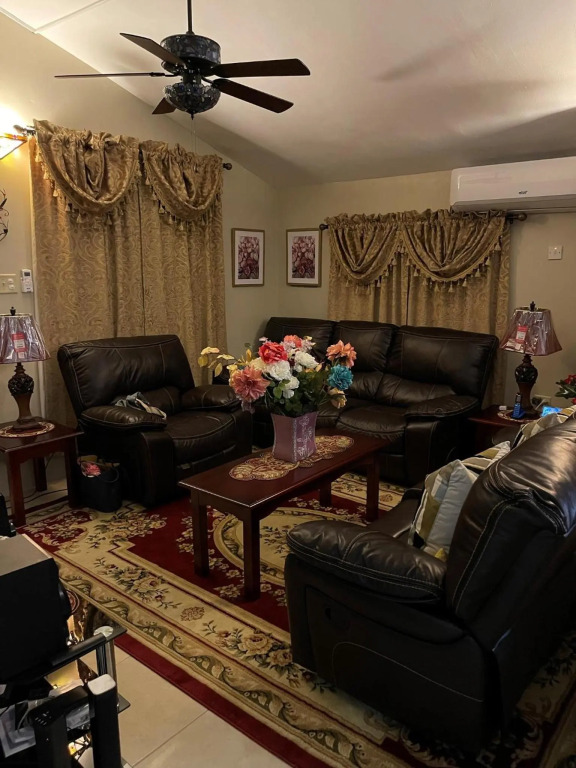 Loveable One-Bedroom House With Air Condition
