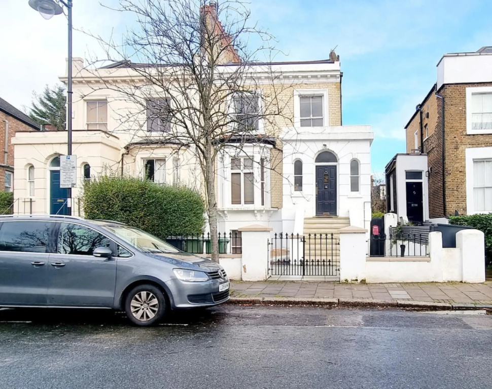 Garden Flat of a Charming Victorian Property in Central London With Aircon and Family-friendly
