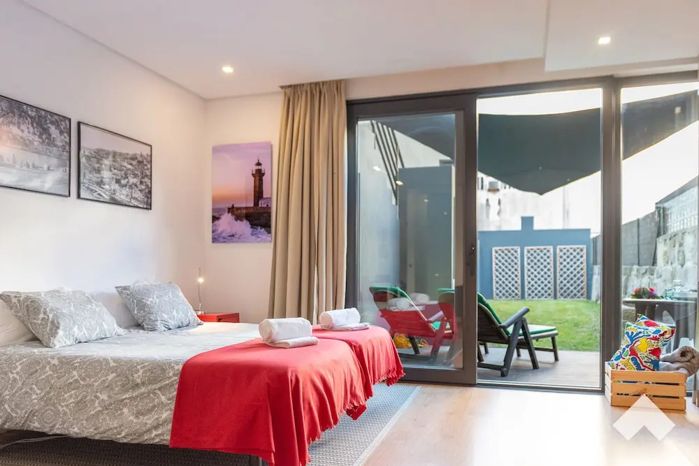 Bianc1 · Light-Filled Apartment With Garden Downtown