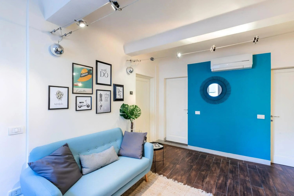 Historic Center apartment - Next to the river, all attractions, SMN train station