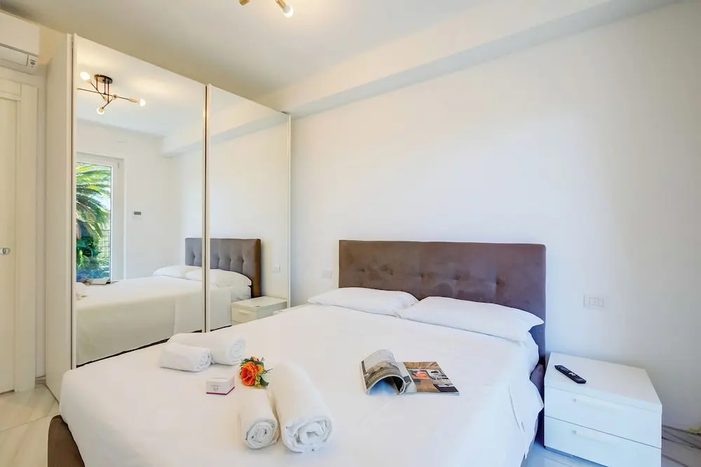 Beachy Vibes- 900m From the Beach
